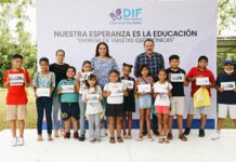 DIF y Gobierno Municipal entregan tabletas a estudiantes de Bahía de Banderas